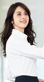01165 en joie(アンジョア) シワになりにくくストレッチで透け防止の長袖ニットシャツ 93-01165
