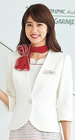 86550 en joie(アンジョア) 最旬トレンドのカラーレスな白いジャケット 93-86550