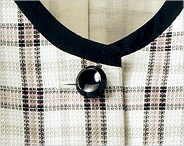 光沢のあるシンプルな黒ボタン