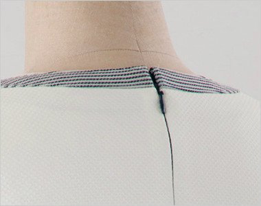 着脱がらくらく背中ファスナー