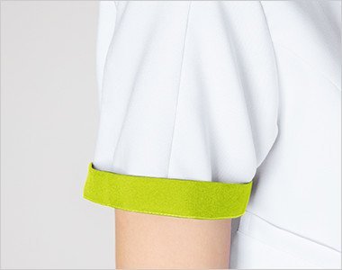 折り返して着られる袖デザイン