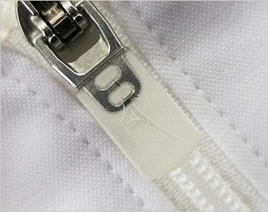 MIZUNOロゴの入ったフロントファスナー部分