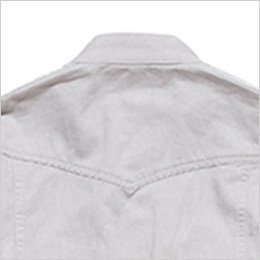 背面はおしゃれなヨーク仕立て