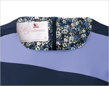 背面の裏地にヒョウ柄の生地を使用。襟元から女性らしさが見え隠れします。