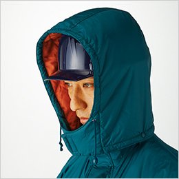 ヘルメット対応(フード取り外し可能)