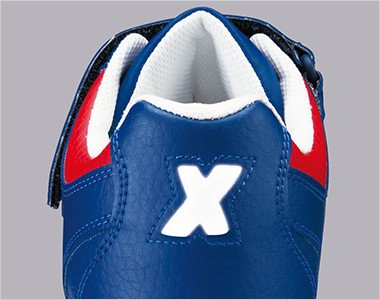 かかとのXロゴには反射材を使用。夜間や暗所での視認性を高めます。