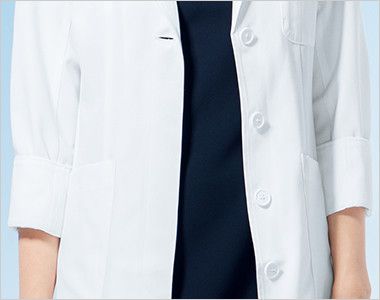 HI400 ワコール レディースドクターコート シングル(女性用) 一番上のボタンだけ見せるオシャレな比翼ボタン仕様